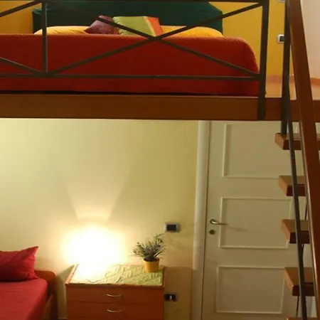 Micasatucasa בית הארחה